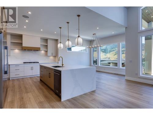 899 Loseth Drive Lot# 8, Kelowna, BC - Indoor Photo Showing Kitchen With Upgraded Kitchen