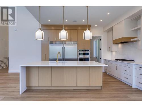 899 Loseth Drive Lot# 8, Kelowna, BC - Indoor Photo Showing Kitchen With Upgraded Kitchen