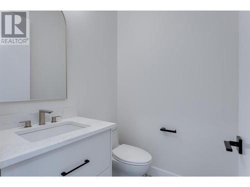 899 Loseth Drive Lot# 8, Kelowna, BC - Indoor Photo Showing Bathroom