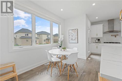 24 Sparkle Drive, Thorold, ON - Indoor Photo Showing Dining Room