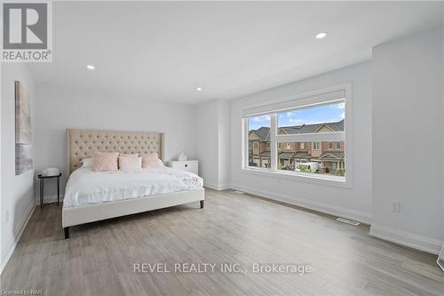 24 Sparkle Drive, Thorold, ON - Indoor Photo Showing Bedroom