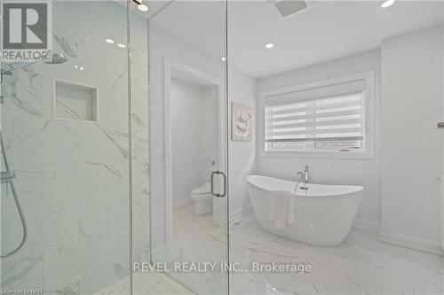 24 Sparkle Drive, Thorold, ON - Indoor Photo Showing Bathroom