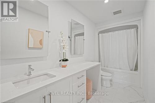 24 Sparkle Drive, Thorold, ON - Indoor Photo Showing Bathroom