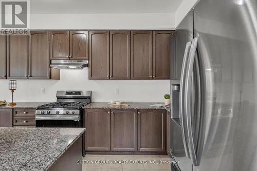 27 Brixham Lane, Brampton, ON - Indoor Photo Showing Kitchen