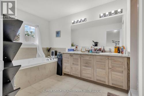 27 Brixham Lane, Brampton, ON - Indoor Photo Showing Bathroom