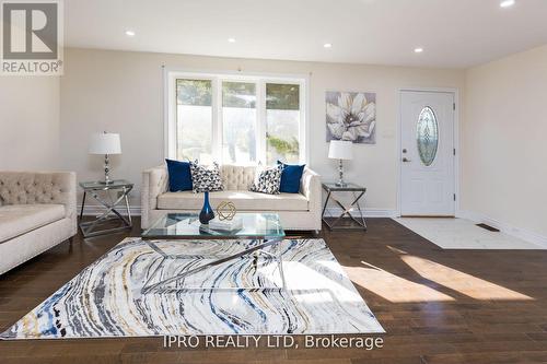 1718 Highway 6 Road, Hamilton, ON - Indoor Photo Showing Living Room