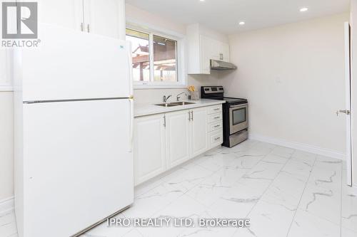 1718 Highway 6 Road, Hamilton, ON - Indoor Photo Showing Kitchen With Double Sink