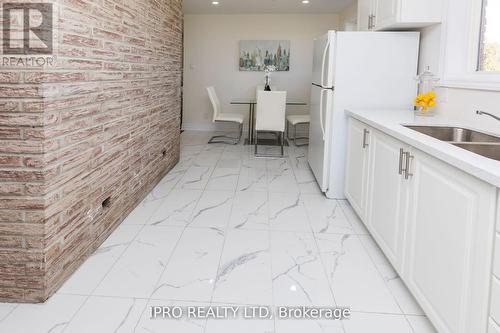 1718 Highway 6 Road, Hamilton, ON - Indoor Photo Showing Kitchen