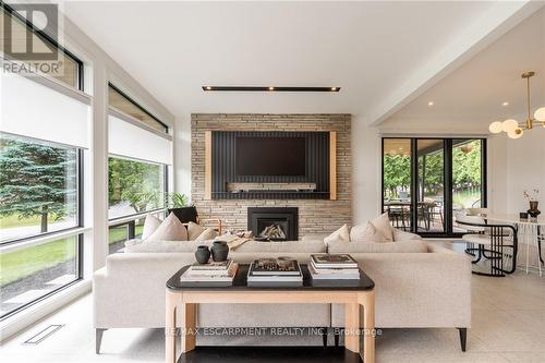 98 Mansfield Drive, Hamilton, ON - Indoor Photo Showing Living Room With Fireplace