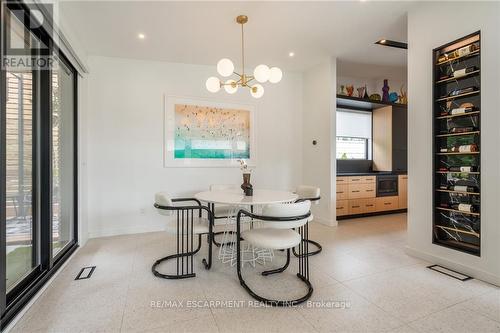 98 Mansfield Drive, Hamilton, ON - Indoor Photo Showing Dining Room