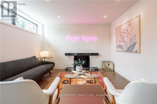 98 Mansfield Drive, Hamilton, ON - Indoor Photo Showing Living Room