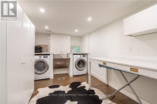 98 Mansfield Drive, Hamilton, ON - Indoor Photo Showing Laundry Room
