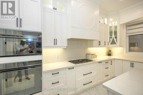 200 Snyders Avenue, Central Elgin, ON - Indoor Photo Showing Kitchen With Upgraded Kitchen