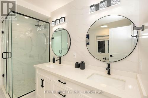 200 Snyders Avenue, Central Elgin, ON - Indoor Photo Showing Bathroom