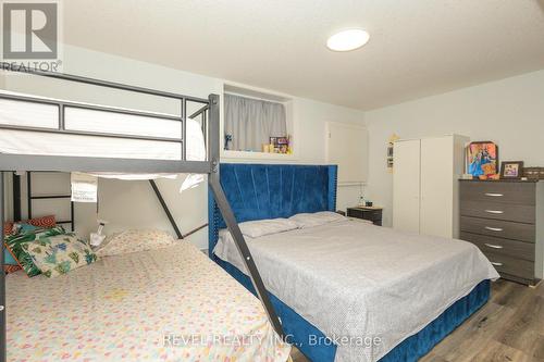 200 Snyders Avenue, Central Elgin, ON - Indoor Photo Showing Bedroom