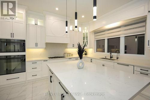 200 Snyders Avenue, Central Elgin, ON - Indoor Photo Showing Kitchen With Double Sink With Upgraded Kitchen