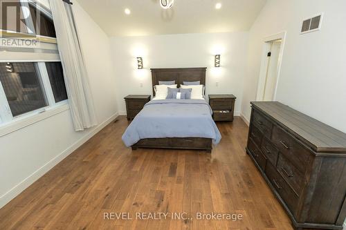 200 Snyders Avenue, Central Elgin, ON - Indoor Photo Showing Bedroom