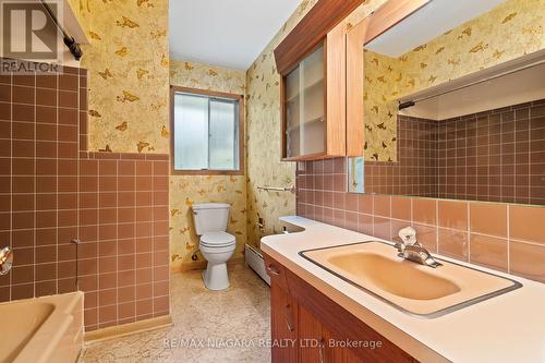 20 Cedar Street, Port Colborne, ON - Indoor Photo Showing Bathroom