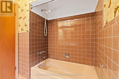 20 Cedar Street, Port Colborne, ON - Indoor Photo Showing Bathroom