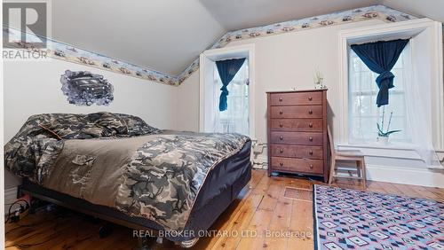 61 King Street N, Brant (Oakland), ON - Indoor Photo Showing Bedroom