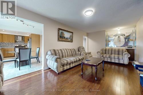 9 Horseshoe Crescent, Toronto E11, ON - Indoor Photo Showing Living Room