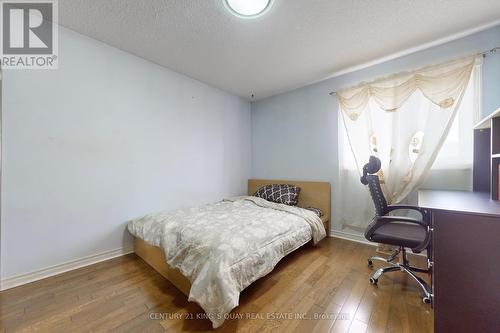 9 Horseshoe Crescent, Toronto E11, ON - Indoor Photo Showing Bedroom