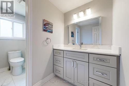 9 Horseshoe Crescent, Toronto E11, ON - Indoor Photo Showing Bathroom