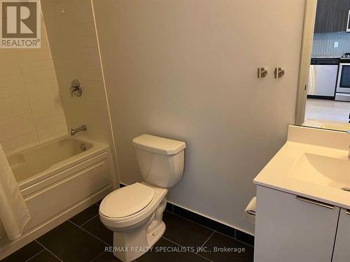 404 - 20 Shore Breeze Drive, Toronto, ON - Indoor Photo Showing Bathroom