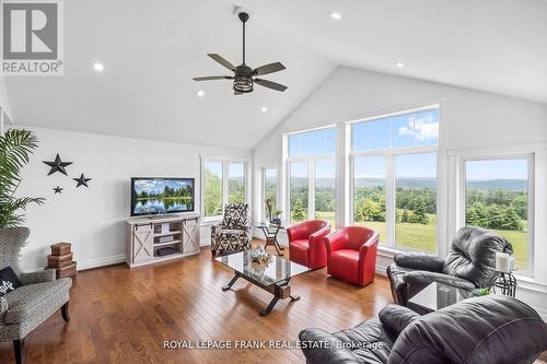 370 Detlor Road, Bancroft, ON - Indoor Photo Showing Living Room