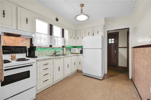 40 Barons Avenue S, Hamilton, ON - Indoor Photo Showing Kitchen With Double Sink