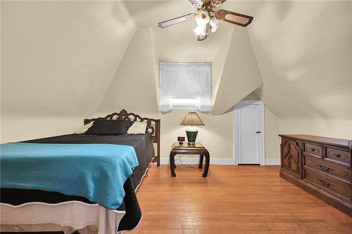 40 Barons Avenue S, Hamilton, ON - Indoor Photo Showing Bedroom