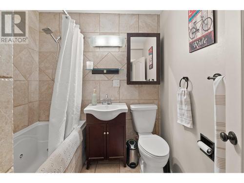 3081 Smith Creek Road, West Kelowna, BC - Indoor Photo Showing Bathroom