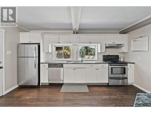 3081 Smith Creek Road, West Kelowna, BC - Indoor Photo Showing Kitchen