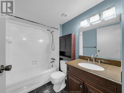 380 Pelissier Street Unit# 2107, Windsor, ON - Indoor Photo Showing Bathroom