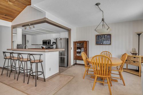 209-4340B Beach Avenue, Peachland, BC - Indoor Photo Showing Dining Room