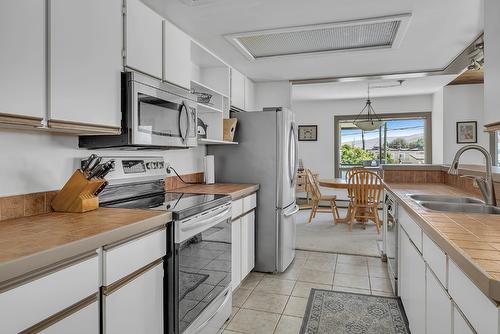 209-4340B Beach Avenue, Peachland, BC - Indoor Photo Showing Kitchen With Double Sink