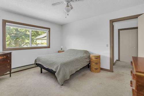 209-4340B Beach Avenue, Peachland, BC - Indoor Photo Showing Bedroom