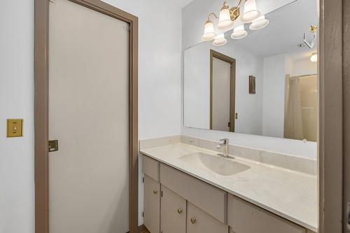 209-4340B Beach Avenue, Peachland, BC - Indoor Photo Showing Bathroom