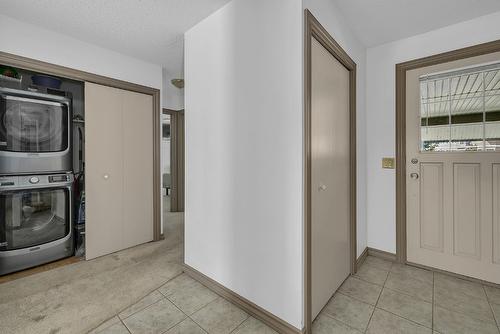 209-4340B Beach Avenue, Peachland, BC - Indoor Photo Showing Laundry Room