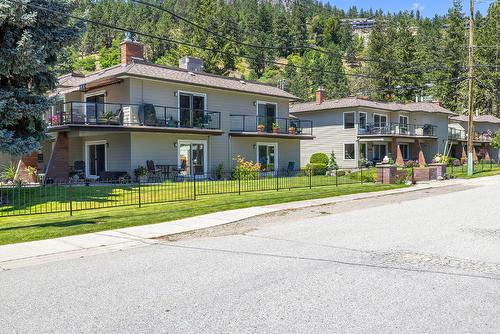 209-4340B Beach Avenue, Peachland, BC - Outdoor