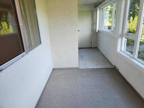 120-1045 Sutherland Avenue, Kelowna, BC -  Photo Showing Other Room