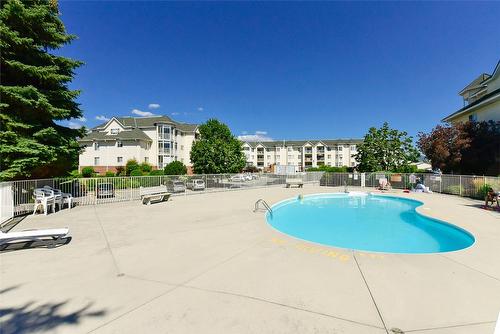 423-3160 Casorso Road, Kelowna, BC - Outdoor With In Ground Pool