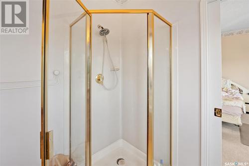 415 Braeside Bay, Saskatoon, SK - Indoor Photo Showing Bathroom