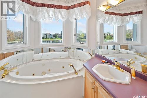 415 Braeside Bay, Saskatoon, SK - Indoor Photo Showing Bathroom