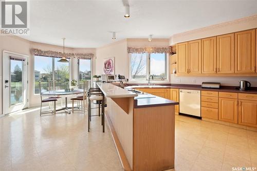 415 Braeside Bay, Saskatoon, SK - Indoor Photo Showing Kitchen