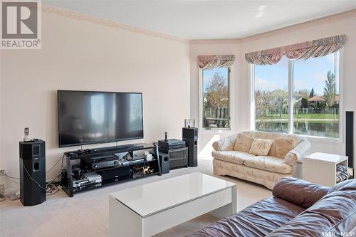 415 Braeside Bay, Saskatoon, SK - Indoor Photo Showing Living Room