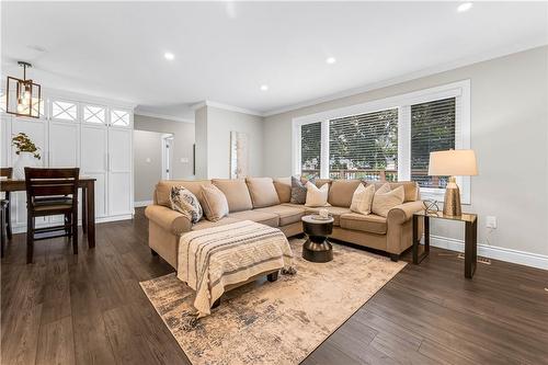 947 Easterbrook Avenue, Burlington, ON - Indoor Photo Showing Living Room