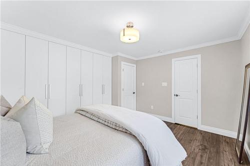 947 Easterbrook Avenue, Burlington, ON - Indoor Photo Showing Bedroom
