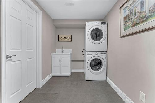 947 Easterbrook Avenue, Burlington, ON - Indoor Photo Showing Laundry Room