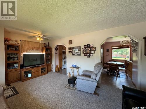 317 7Th Avenue W, Biggar, SK - Indoor Photo Showing Living Room